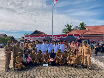 Sesi foto perangkat desa